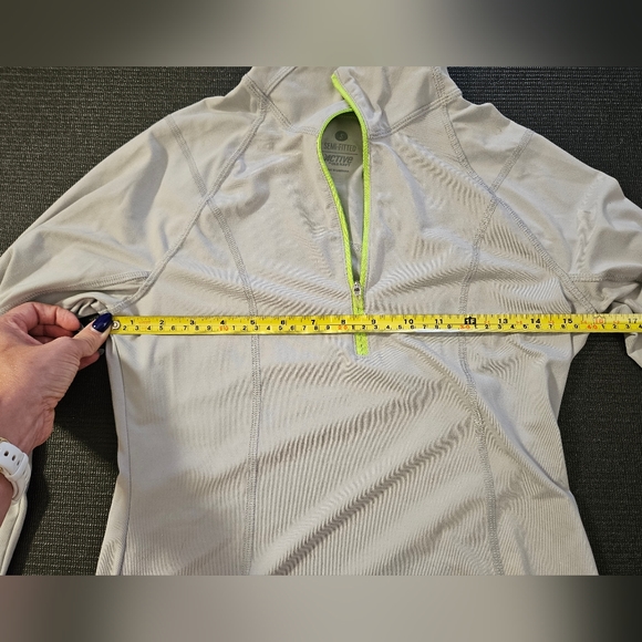 Long sleeve old navy athletic top - Picture 5 of 8